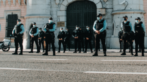 Polícia de Segurança Pública em frente ao Estabelecimento Prisional de Lisboa
